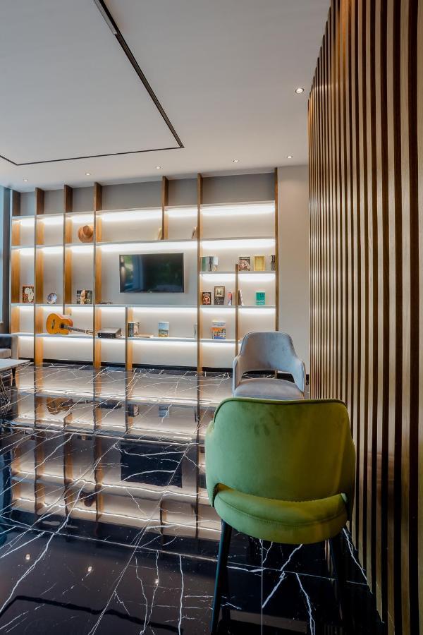 Royal East Hotel 4*